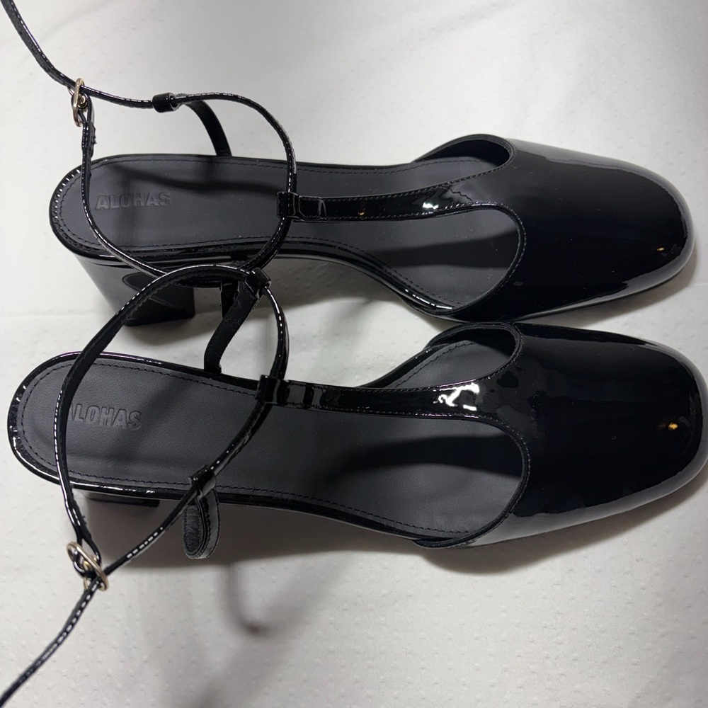 ALOHAS Black Patent Leather Square Toe Block Heel Sandals